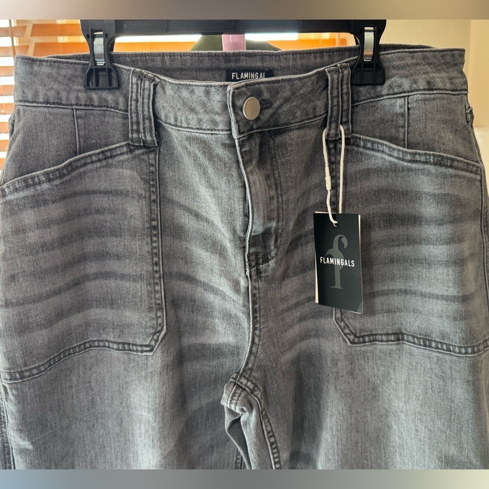 Stylish Gray Distressed Wide Leg Jeans - Picture 3 of 4